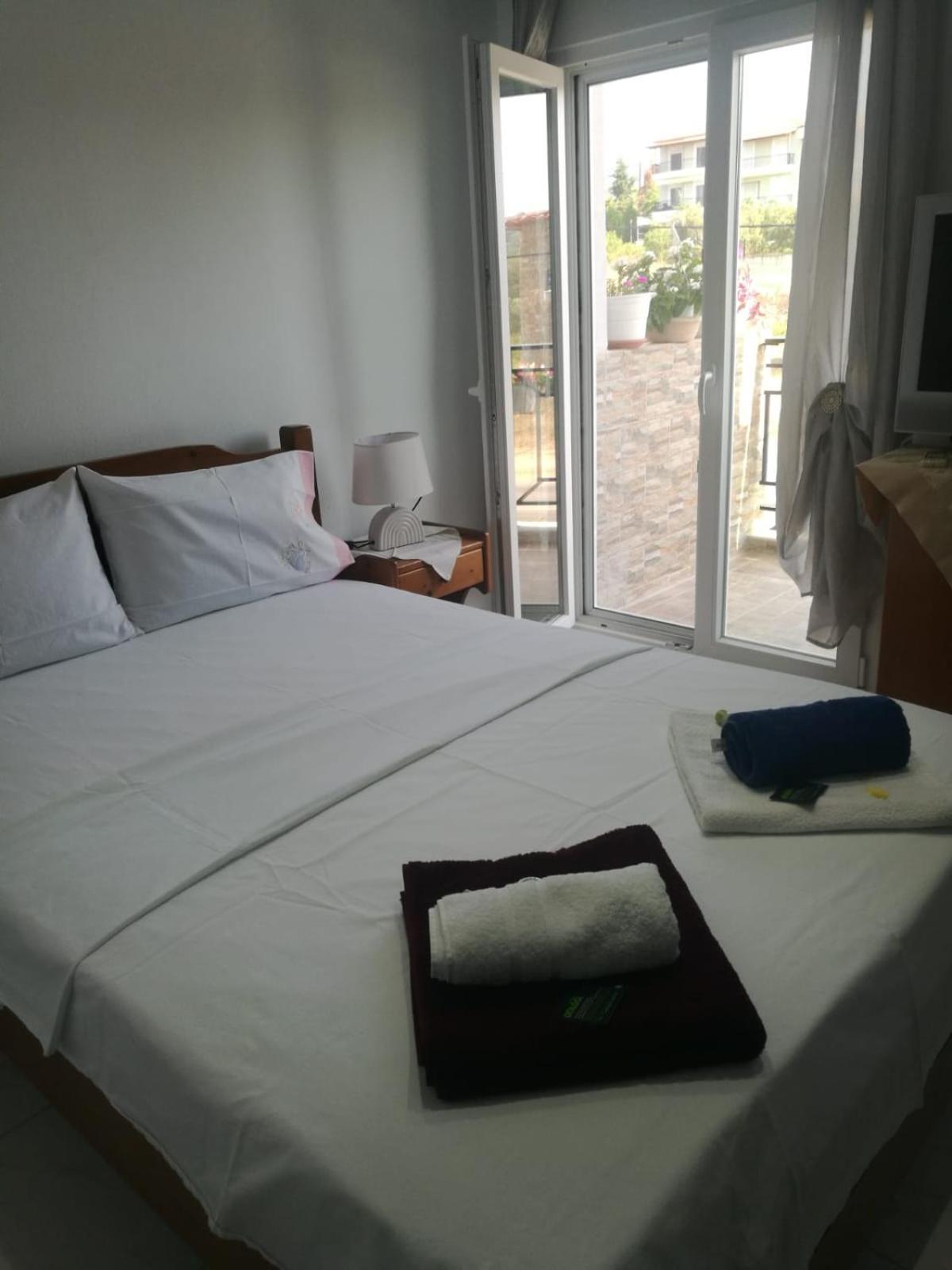 Little Hause Hotel Psakoudia Ngoại thất bức ảnh